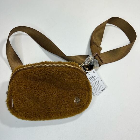 NWT Lululemon Everywhere Belt Bag Fleece Teddy Sherpa Furry Brown Gold Caramel - Picture 8 of 16